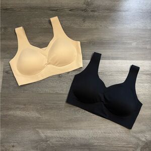 NWOT Elegant Seamless Bra Set - Black and Cream